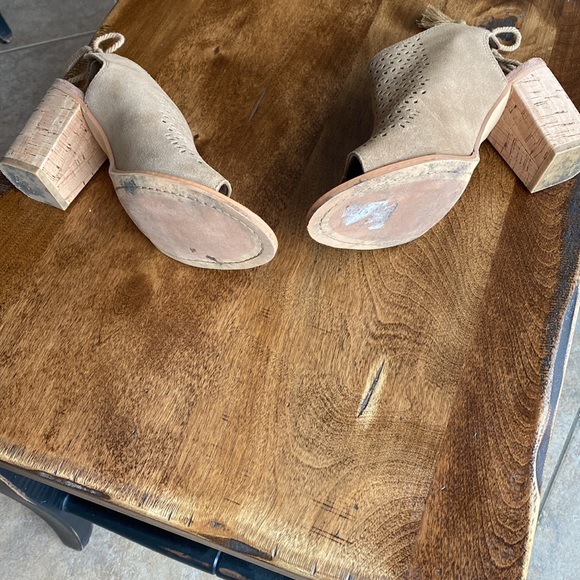 Shoes worn once - Picture 4 of 7